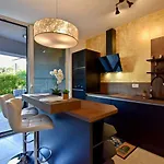 Amazing Luxury 200 M From The プーラ