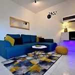 Amazing Luxury 200 M From The アパート