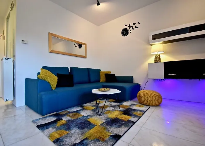 Amazing Luxury 200 M From The דירה