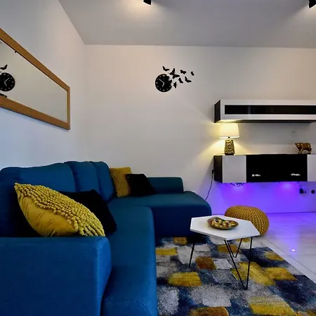 Amazing Luxury 200 M From The Appartement Pula