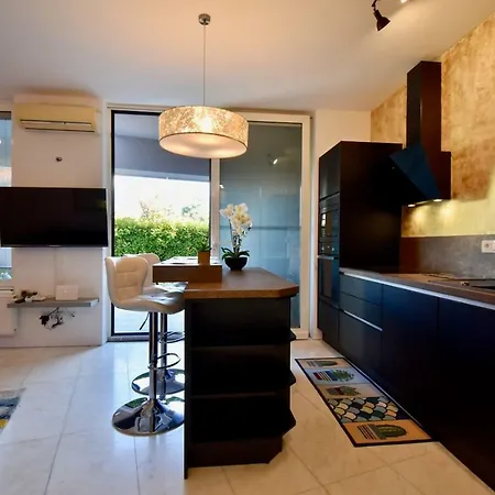 Apartment Amazing Luxury 200 M From The Pula