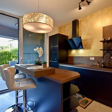 Amazing Luxury 200 M From The Pula
