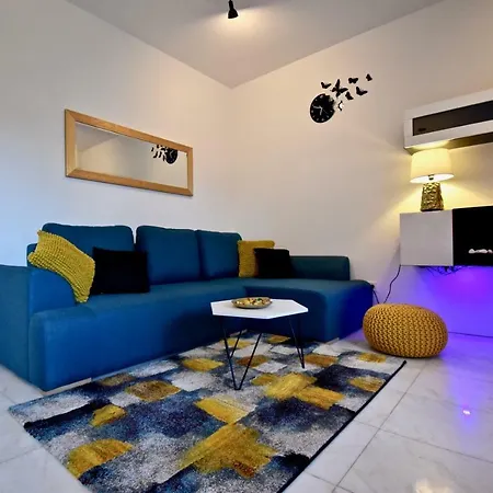 Amazing Luxury 200 M From The Appartement